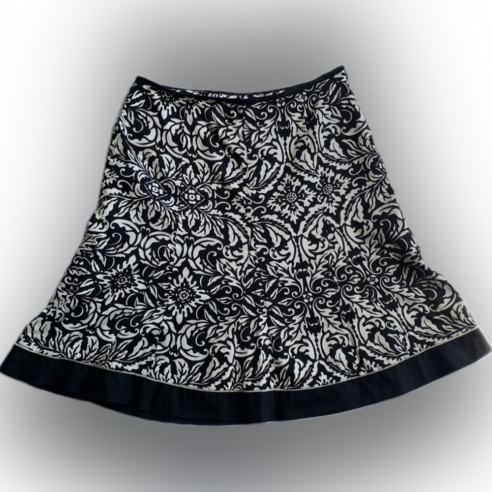 ANN TAYLOR Petite black & white cotton skirt with lining. Size 10